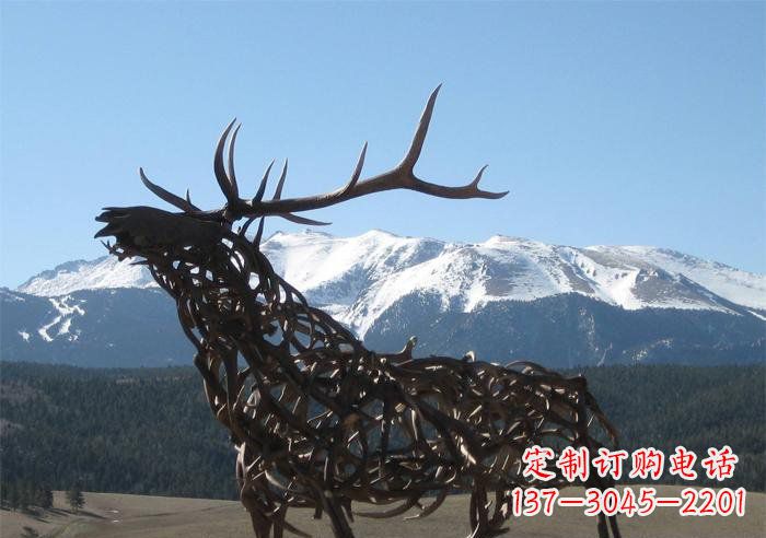 湖南公园抽象鹿动物铜雕