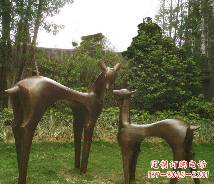 湖南高贵优雅的母子鹿铜雕
