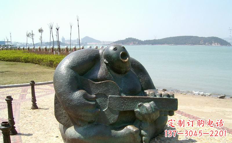湖南音乐驻足,公园弹吉他铜雕