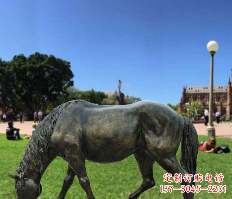 湖南公园低头马玻璃钢仿铜动物雕塑