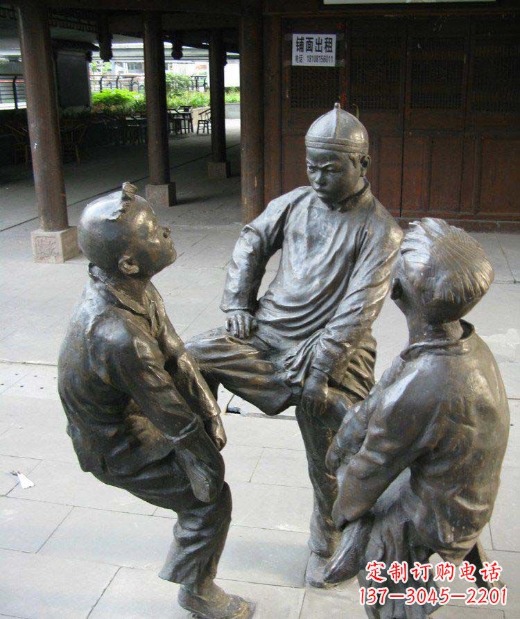 湖南铜雕男孩斗鸡小品雕塑