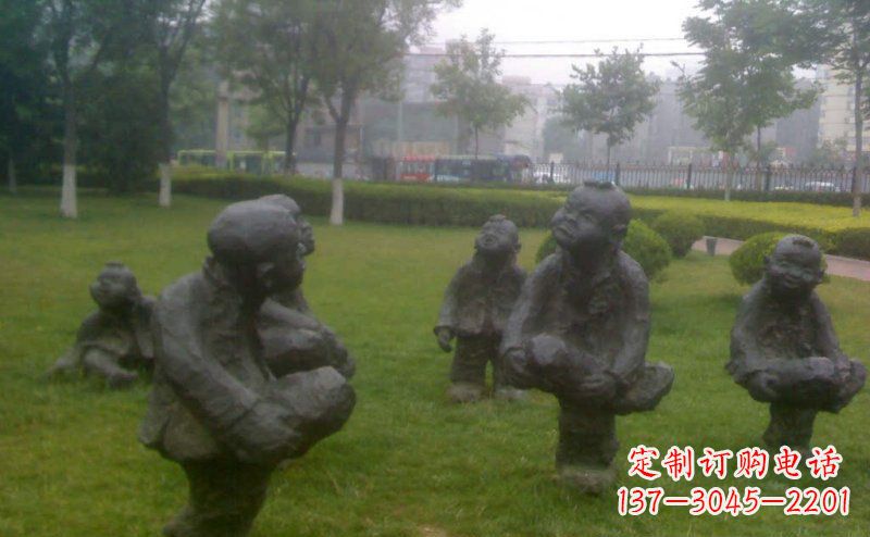 湖南中领雕塑为您打造精美的儿童斗鸡雕塑