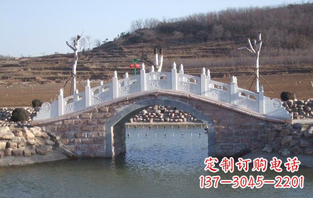 湖南独特设计的拱桥石雕
