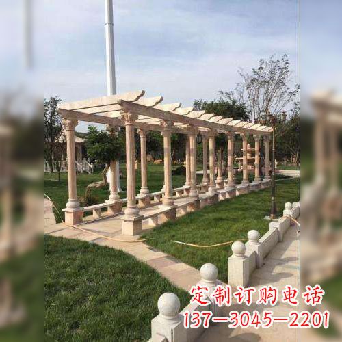 湖南增添公园美景的长廊石雕