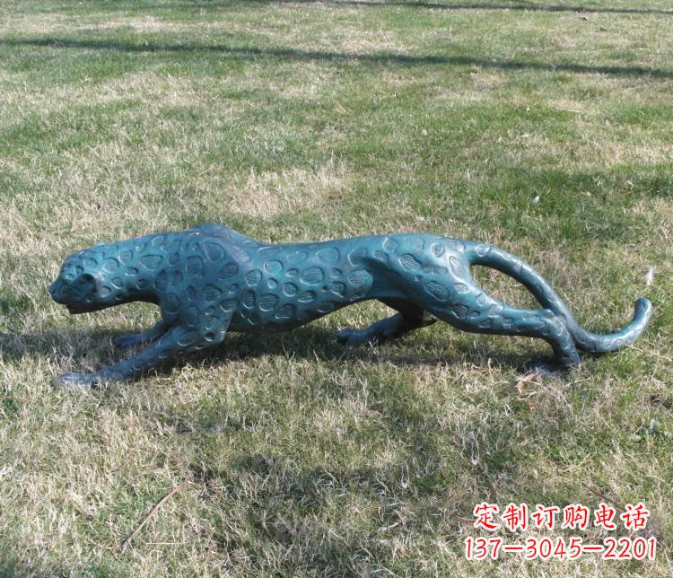 湖南公园金钱豹铜雕