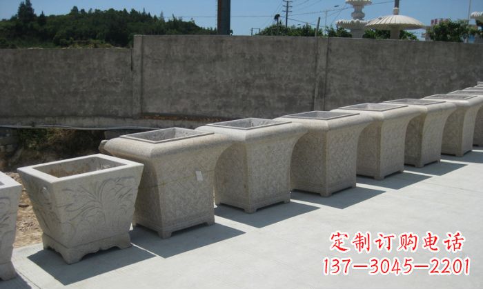 湖南大理石花盆石雕 – 在公园展现精美自然风貌