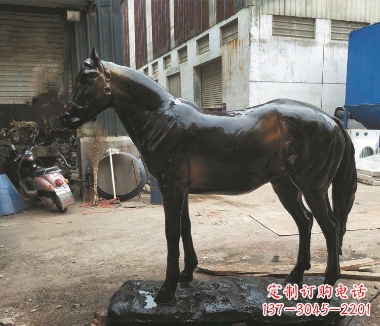 湖南玻璃钢仿铜雕塑栩栩如生的飞奔骏马