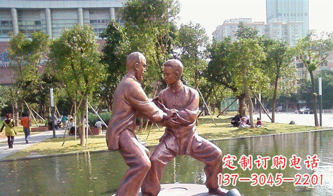 湖南公园练太极拳的人物铜雕