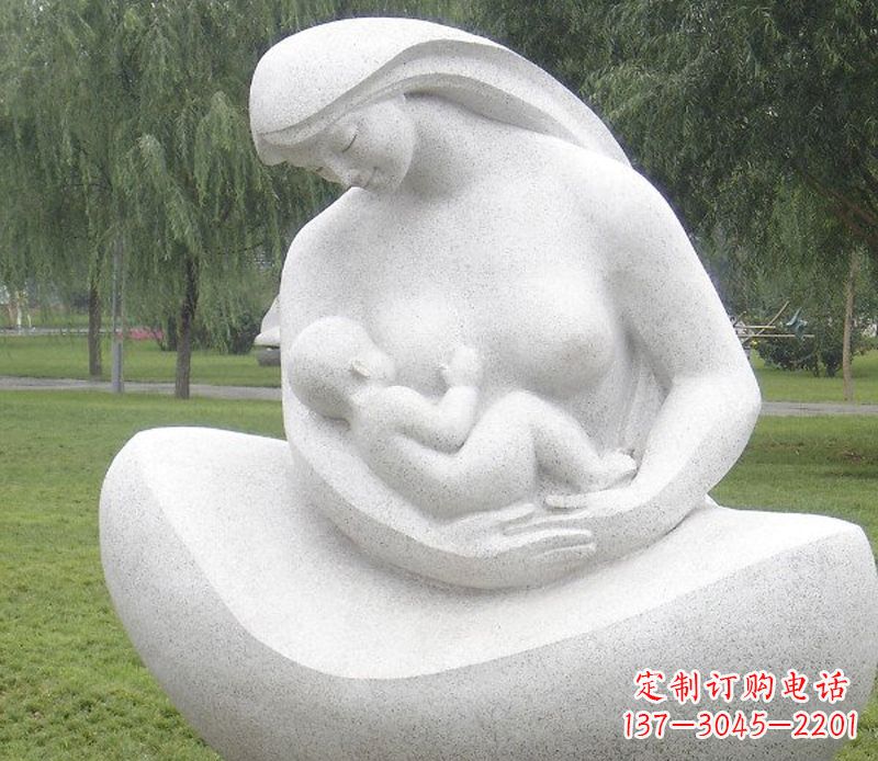 湖南公园母亲喂奶石雕