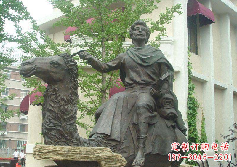 湖南公园骑骆驼的西方人物景观铜雕