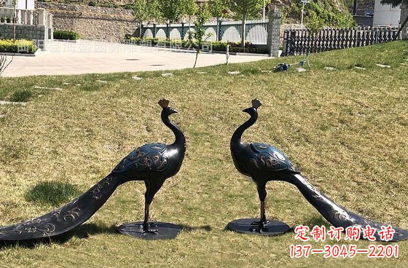 湖南公园青铜孔雀雕塑
