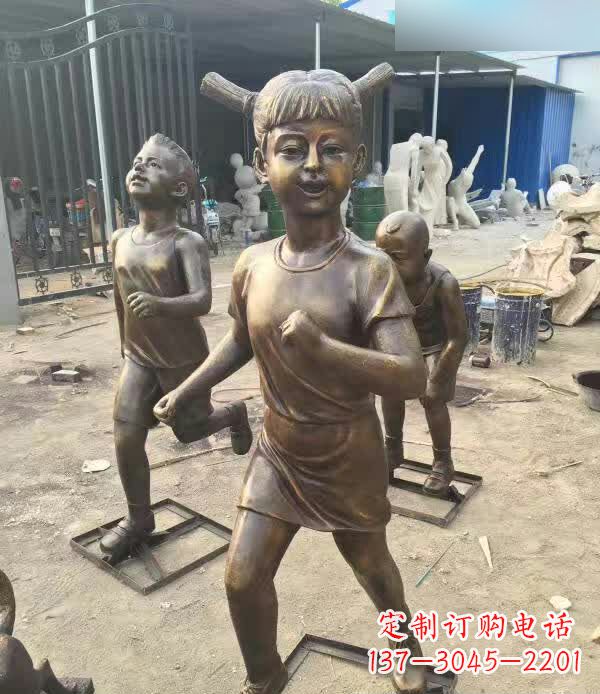 湖南铜雕童年小狗陪伴儿童奔跑的时光