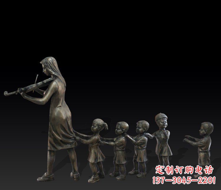 湖南传统风格老鹰捉小鸡铜雕