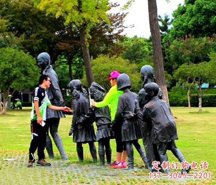 湖南公园铜雕老鹰抓小鸡人物雕塑