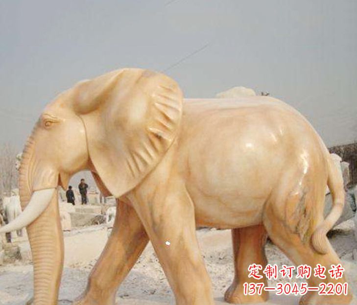 湖南公园晚霞红大象雕塑