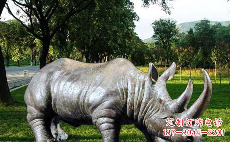 湖南新题目犀牛玻璃钢雕塑——给公园增添独特美感