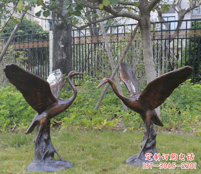 湖南公园仙鹤景观玻璃钢仿铜摆件