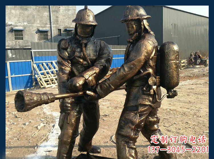湖南以消防员为原型的铜雕塑
