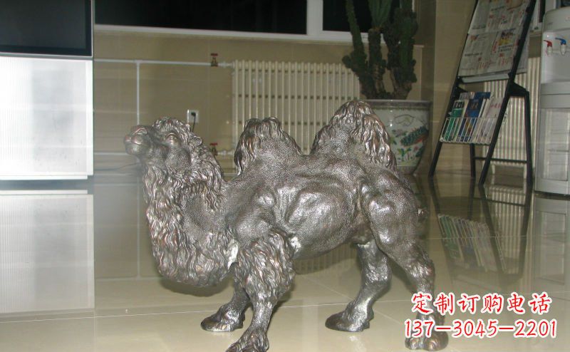 湖南公园小骆驼动物铜雕