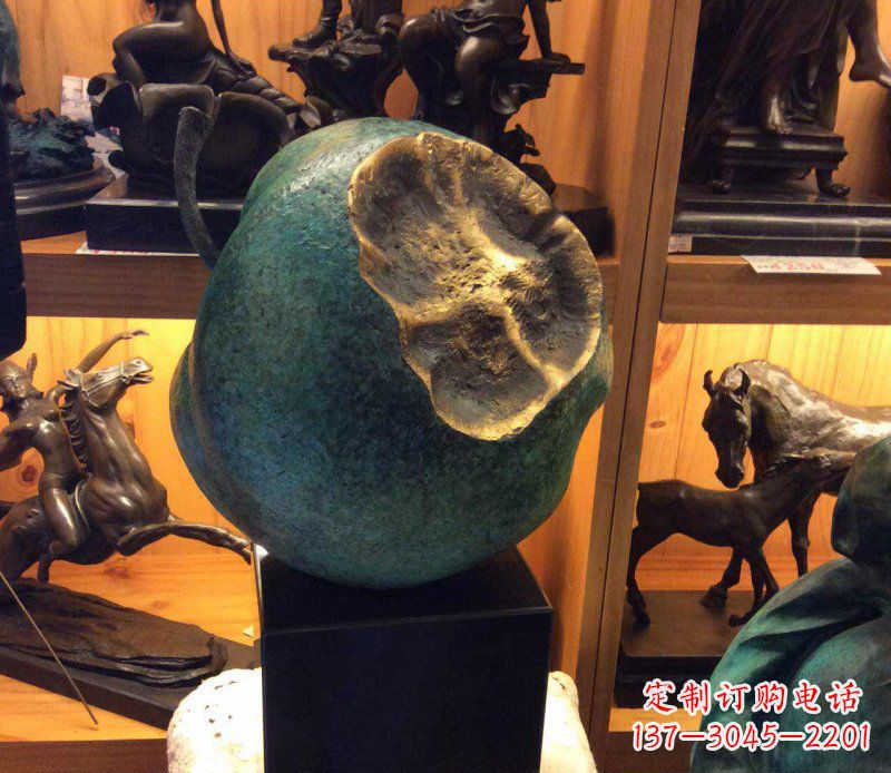 湖南铜质可爱苹果雕塑
