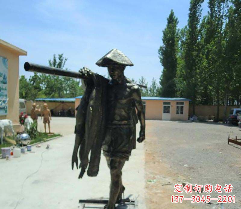湖南传承古老文化的渔民雕塑