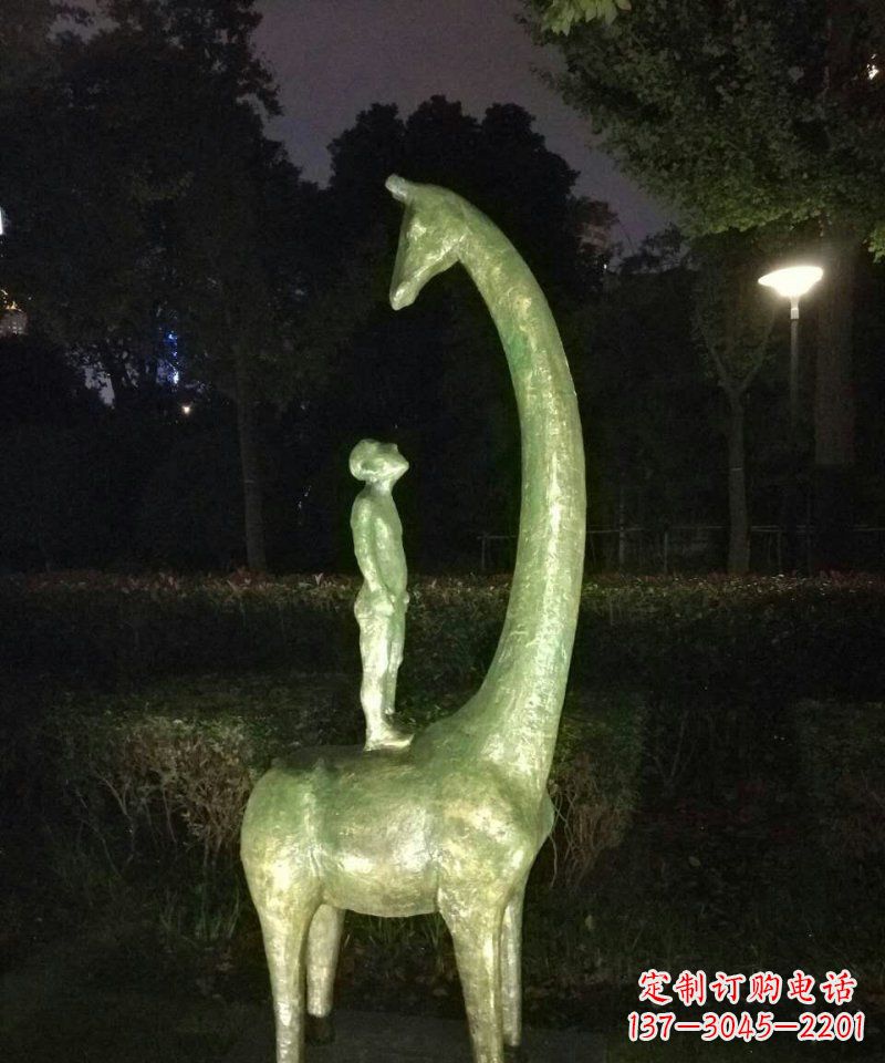 湖南壮观绝伦的长颈鹿雕塑
