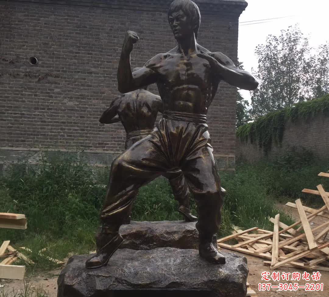 湖南功夫之王李小龙广场铜雕
