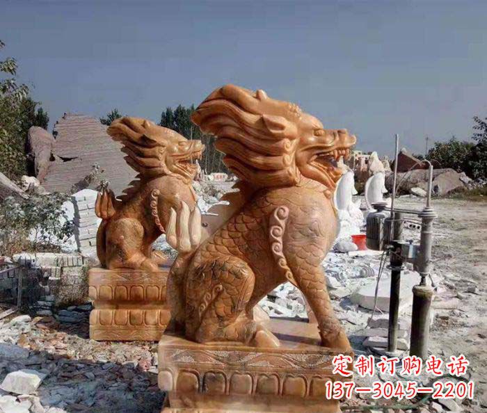 湖南精美绝伦,古典神兽晚霞红石雕麒麟