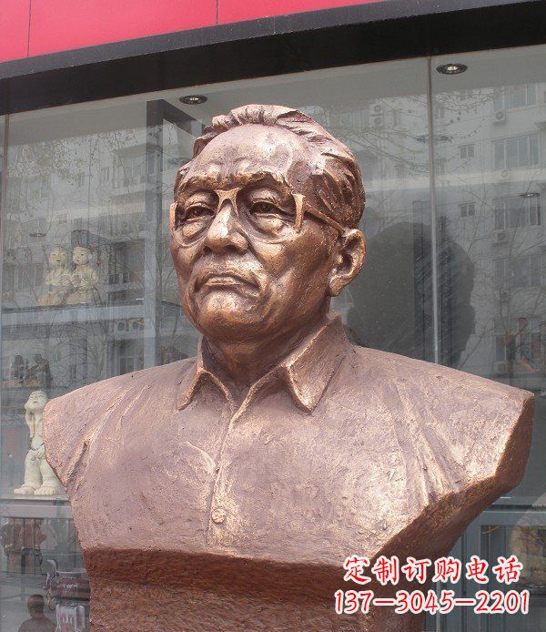 湖南以巴金头像为原型打造的高贵铜雕艺术