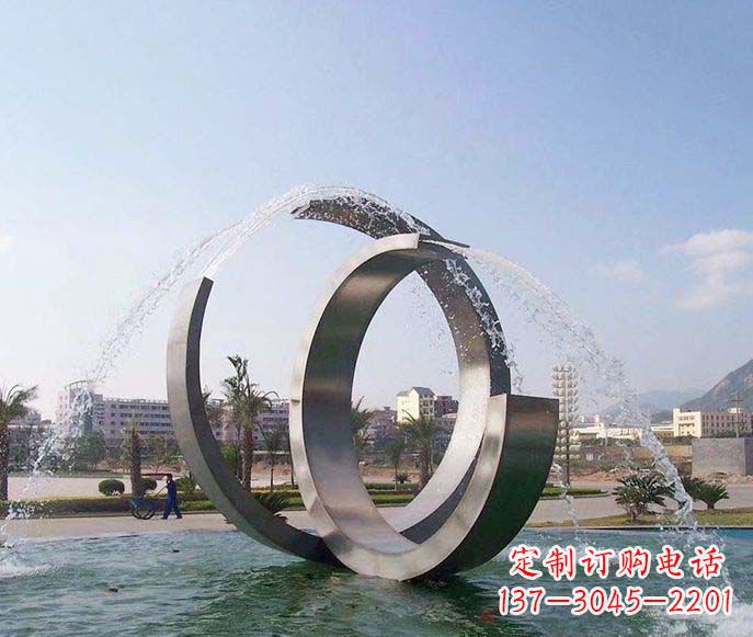 湖南广场不锈钢抽象C形喷泉雕塑