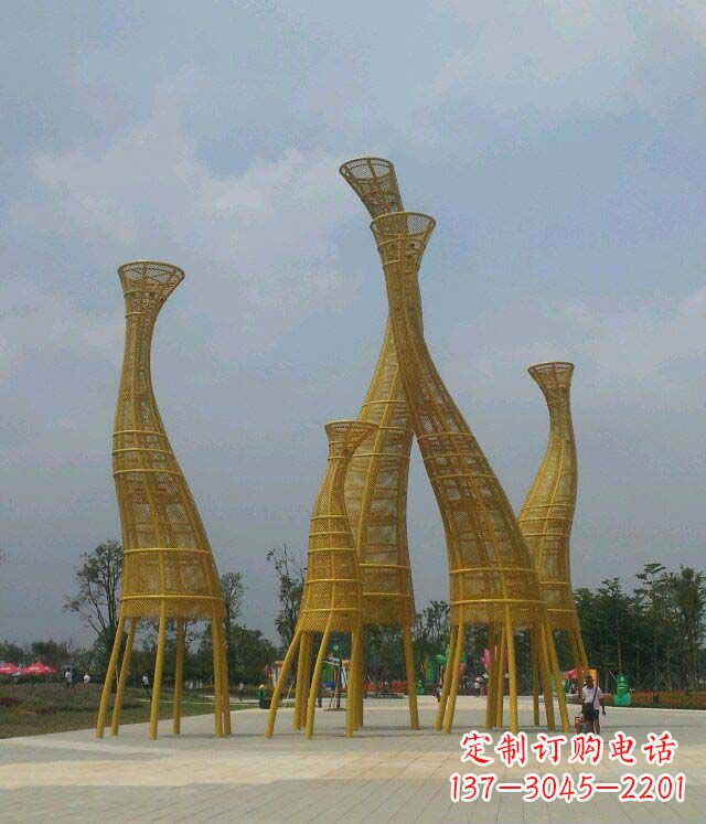 湖南优雅与浪漫的相遇——不锈钢长颈鹿雕塑