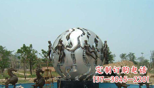 湖南广场不锈钢圆球喷泉雕塑