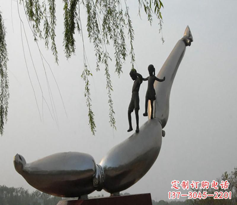 湖南海豚情侣雕塑,精美绝伦,让爱沉醉于大海中