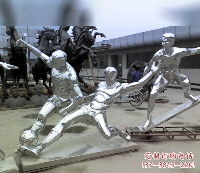 湖南中领雕塑定制的不锈钢足球运动雕塑
