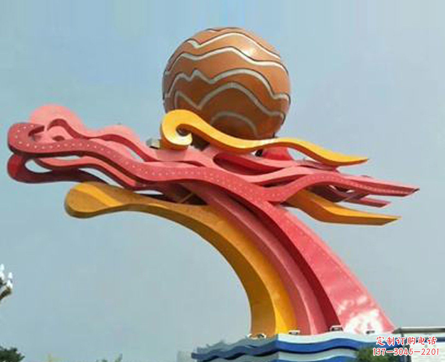 湖南广场彩色不锈钢龙头雕塑