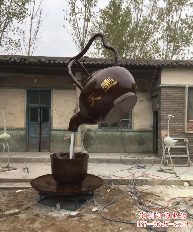 湖南广场茶壶景观铜雕