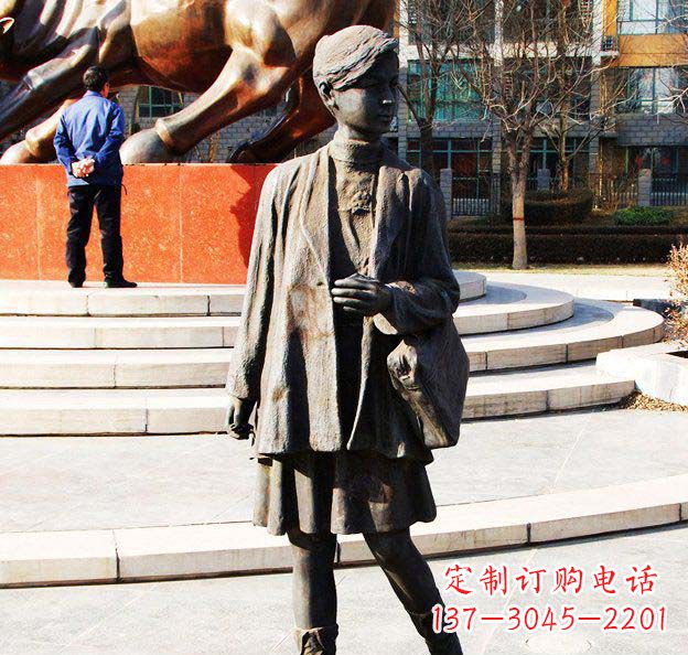 湖南真实可爱的女孩铜雕塑