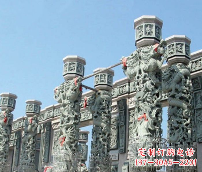 湖南青石龙柱雕塑,装点热闹的广场景观