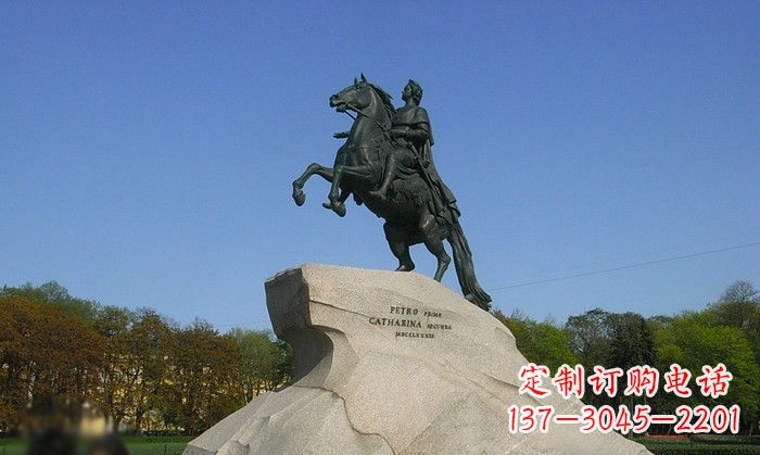 湖南广场骑马的人物铜雕