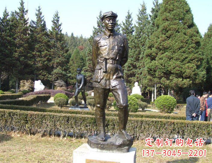 湖南广场铜雕解放军战士纪念人物雕塑