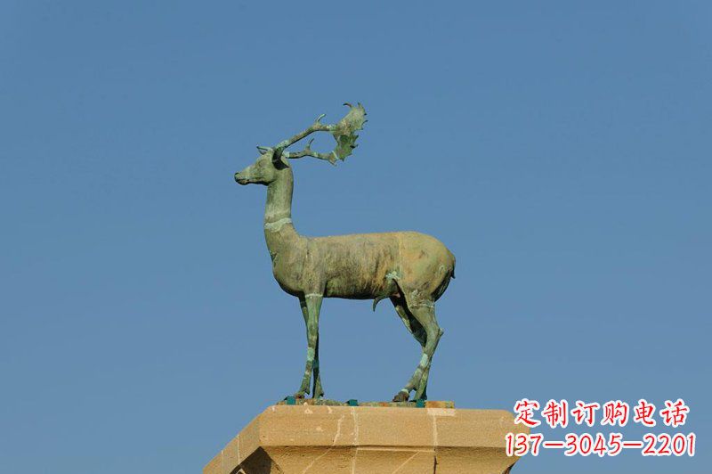 湖南广场驯鹿景观铜雕