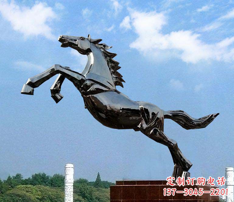 湖南浑然天成的激情奔马雕塑