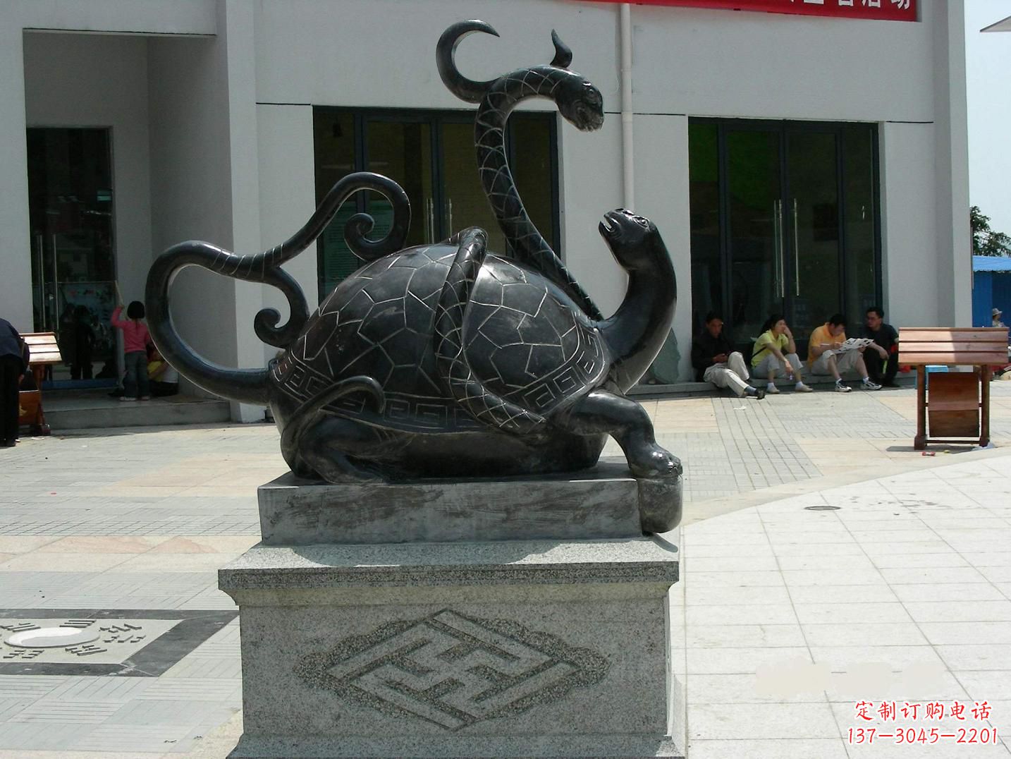 湖南龟蛇铜雕-为城市广场增添神话动物雕塑美景