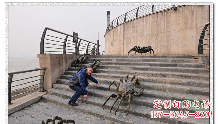 湖南海边铜螃蟹雕塑是由中领雕塑定制生产的一款…