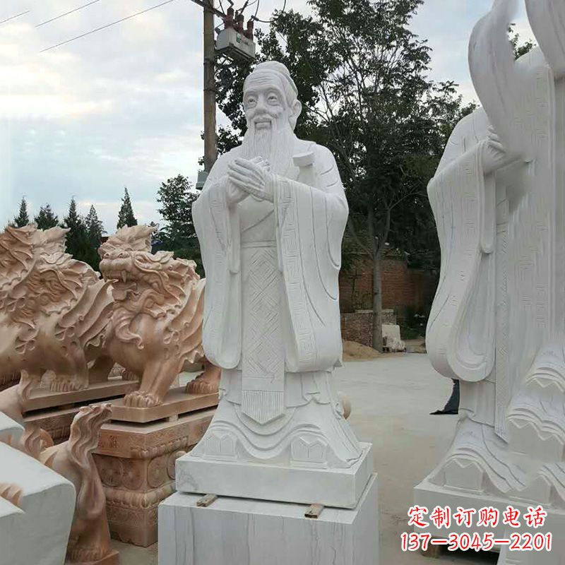 湖南海外的孔子雕像——展示中国文化的象征