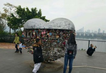 湖南不锈钢英文字母镂空景观雕塑