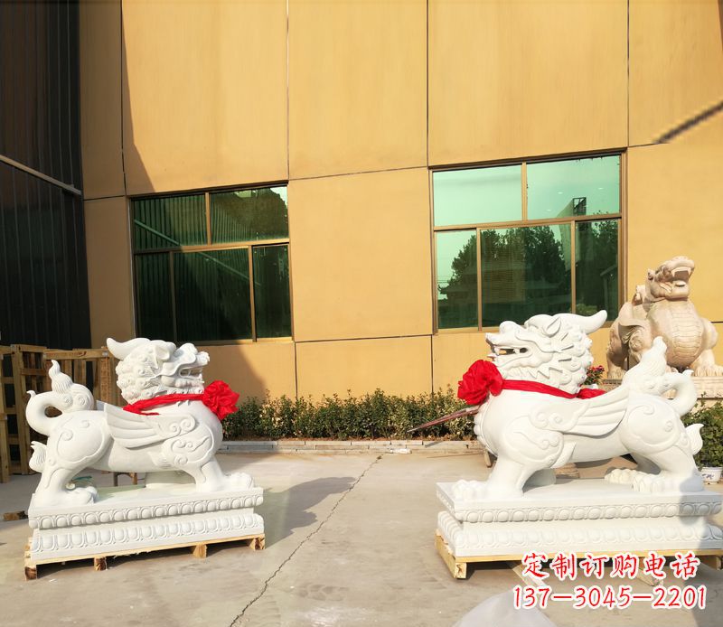 湖南汉白玉立式貔貅门口招财石雕