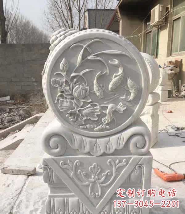 湖南以汉白玉石制作的门墩雕塑