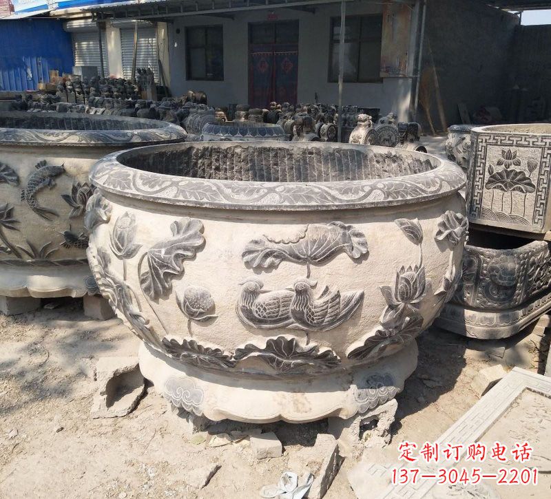 湖南传统艺术、高雅精致,荷花鸳鸯石水缸精美雕塑