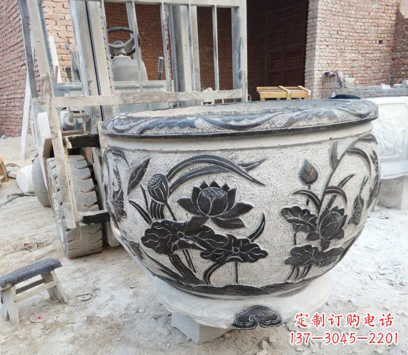 湖南中领雕塑青石荷花水缸雕塑以其独特的设计、…